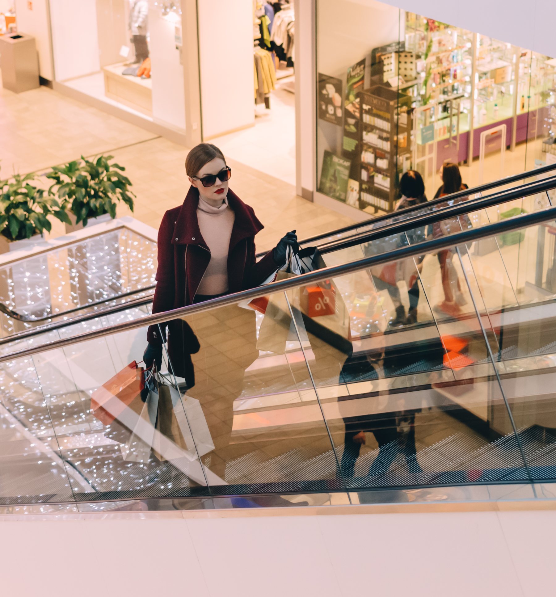 Shopper browsing in a retail mall
