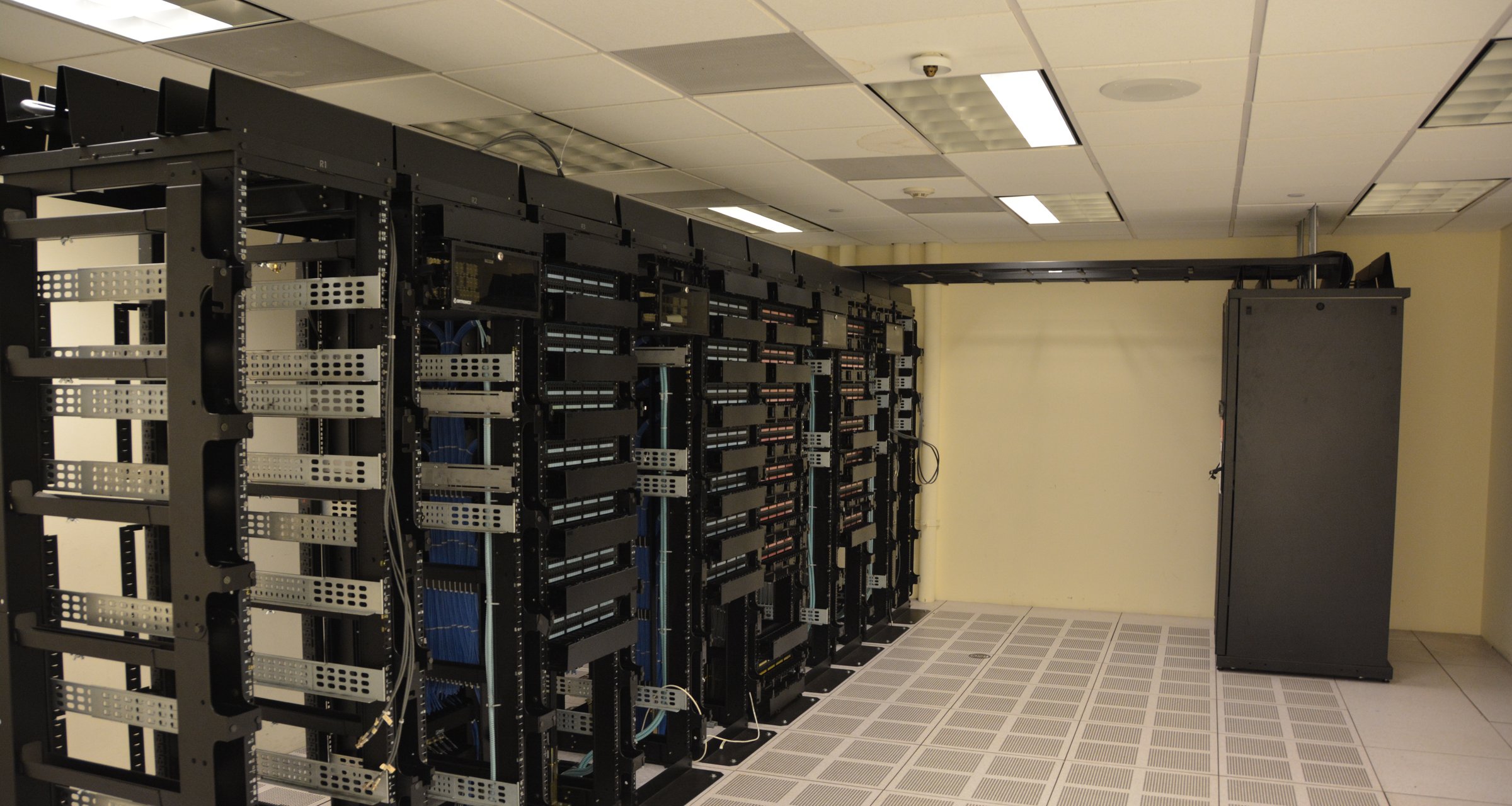 Structured cabling in a data center